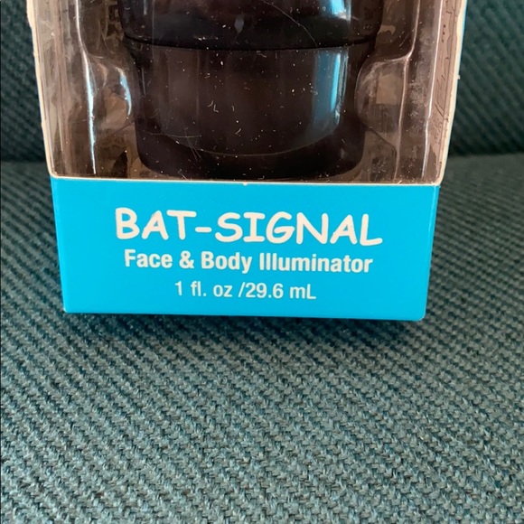 Batgirl Face & Body Illuminator - Picture 2 of 4